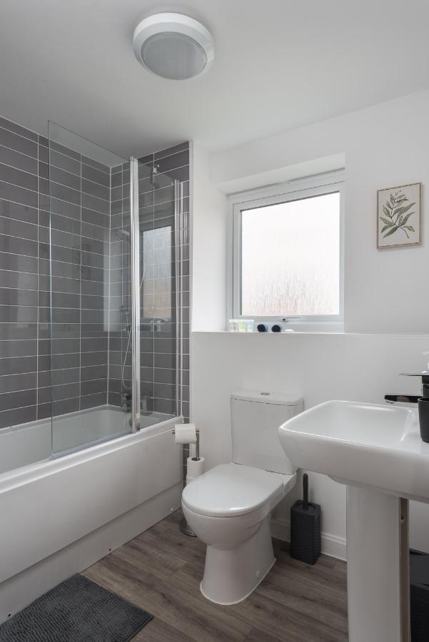 Broughton  Two Bedroom Apartment - Milton Keynes By Aryas Properties מראה חיצוני תמונה