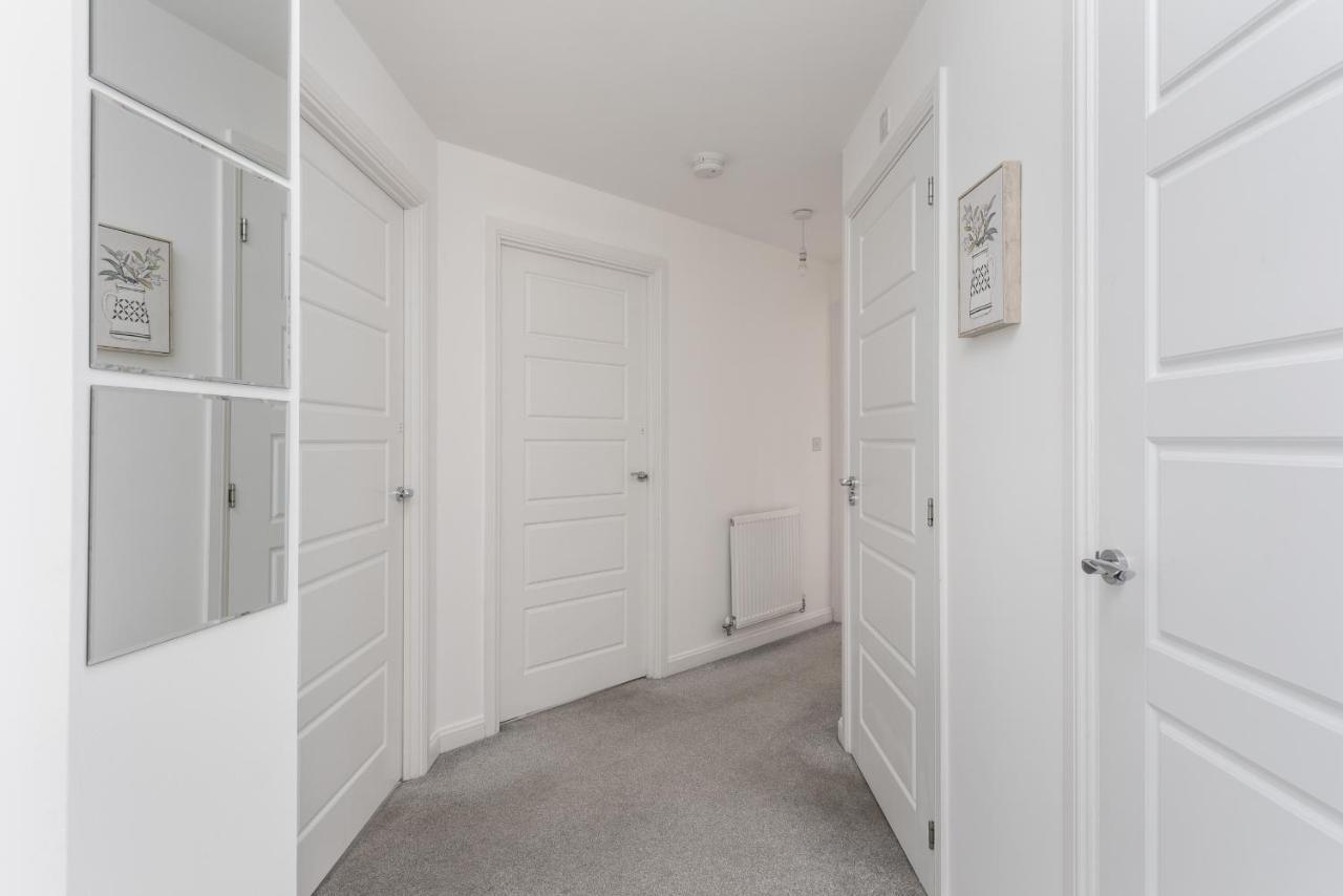 Broughton  Two Bedroom Apartment - Milton Keynes By Aryas Properties מראה חיצוני תמונה
